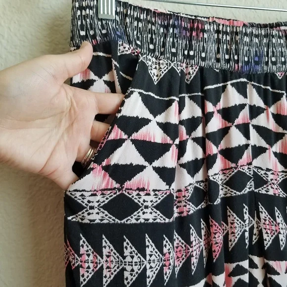 Bundle/H&M sleeveless top & Mudd pants - Picture 6 of 7